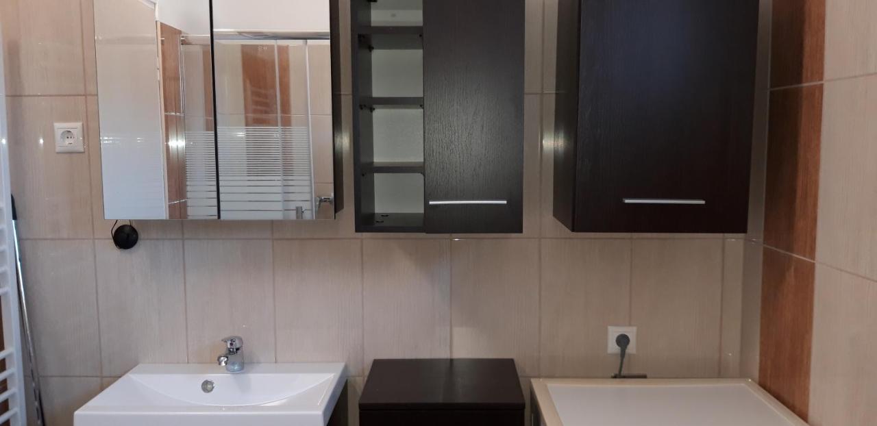 Ildi Apartman Gyenesdias Bagian luar foto